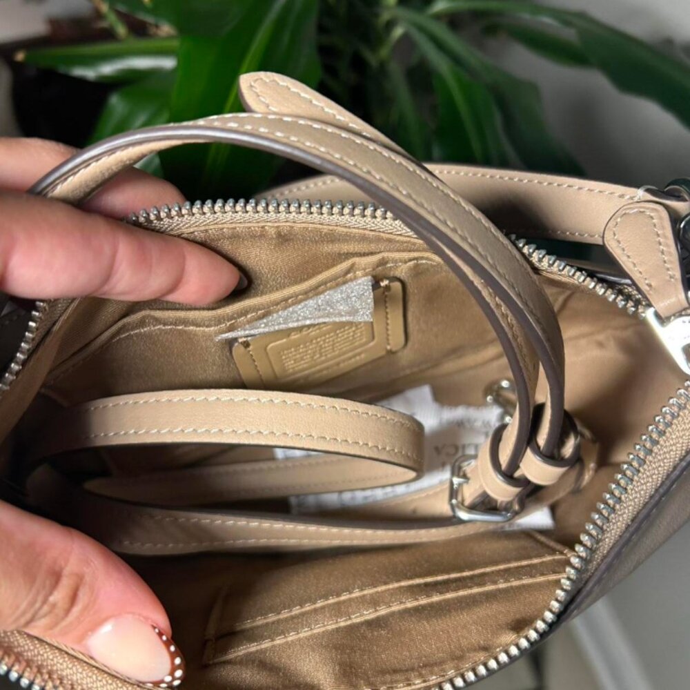 Coach Beige Leather Shoulder Bag with Signature 'C' - Picture 2 of 5